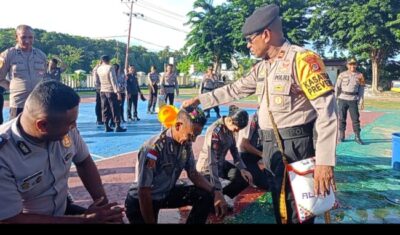 Kapolres Rote Ndao Pimpin Upacara Korps Raport, 22 Personel Raih Kenaikan Pangkat 1 IMG 20240101 WA0006 e1704111873935
