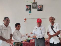 Berikan Bantuan, Bupati Simon Nahak Dorong Pendidikan Berkualitas di SMP Kristen Hoineno