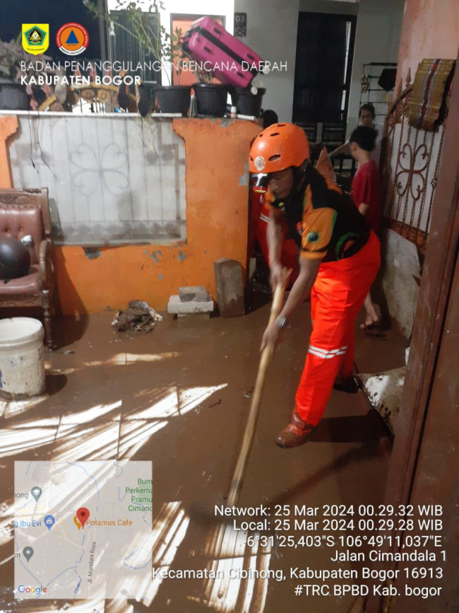 1 Orang Tertimbun Longsor