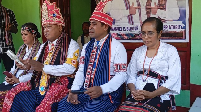Imanuel Blegur Resmi Pinang Reiner Atabui dengan Upacara Adat Meriah di Wolwal 1 IMG 20240521 WA0037