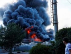 Serangan Brutal Rusia: Toko Hardware Kharkiv Terbakar, Puluhan Korban