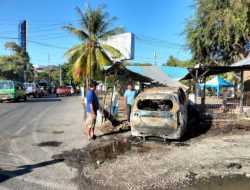 Toyota Rush Muatan BBM di Kupang terbakar, Korban Alami Luka Bakar Serius