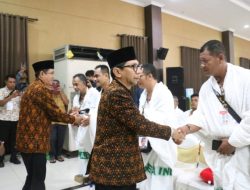 PJ Gubernur NTT Lepas 648 Jamaah Haji: Persiapan Fisik dan Spiritual