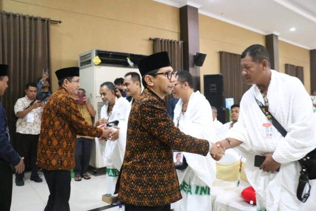 PJ Gubernur NTT Lepas 648 Jamaah Haji: Persiapan Fisik dan Spiritual 1 IMG 20240602 WA0042