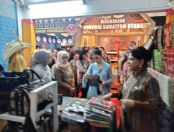 Ibu Iriana Joko Widodo Tertarik pada Tenun Khas Kota Kupang