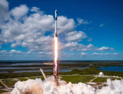 Roket Falcon 9 SpaceX gagal terbang setelah permasalahan di luar angkasa