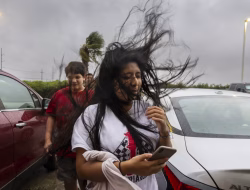 Amerika Porak Poranda, 275.000 Rumah dan Bisnis Lumpuh
