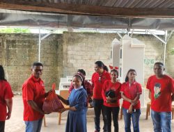 Bingkisan Cinta dari DPC PDI Perjuangan TTU di HUT NTT dan Hari Ibu