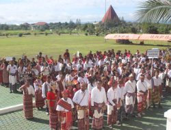 Kabupaten Kupang Sukseskan HUT NTT ke-66 dengan 1.000 Peserta Parade Tenun