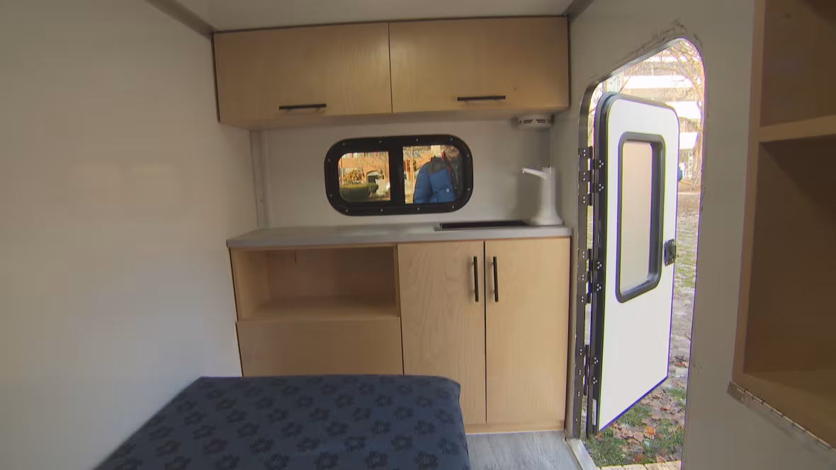 Seorang pria asal Toronto ciptakan rumah mobil mungil untuk membantu para tunawisma 2 toronto