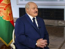 Belarusia Membebaskan Seorang Tahanan Wanita Amerika