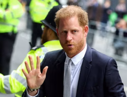 Pangeran Harry menerima permintaan maaf dari surat kabar Rupert Murdoch