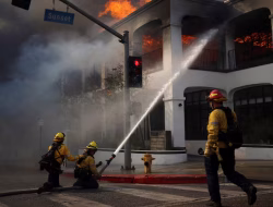 10 Orang meninggal dan 10.000 bangunan hangus di California