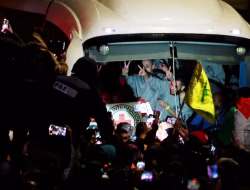 Israel bebaskan 90 sandera yang dipenjara beberapa jam setelah Hamas membebaskan 3 sandera