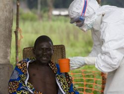 Pejabat Kesehatan AS Peringatkan Penutupan USAID Menyebabkan Merebaknya Ebola di Uganda
