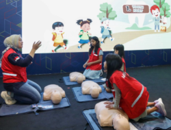 Pertamina Edukasi Anak-anak dengan Keterampilan Menyelamatkan Nyawa: Rifda Hanifah Praktikkan Teknik Penyelamatan Tersedak
