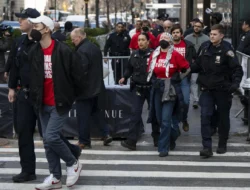 Hampir 100 Orang Ditangkap Dalam Aksi Protes di Trump Tower