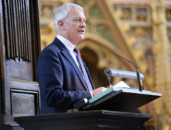 Selandia Baru Pecat Diplomat Phil Goff