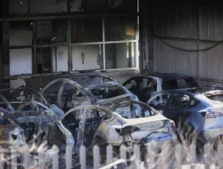 Pihak Berwenang Italia dan Prancis Selidiki Pembakaran Kendaraan Tesla