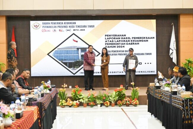 kabupaten-kupang-raih-wtp-lagi-wabup-aurum-dan-ketua-dprd-taimenas-terima-langsung-dari-bpk