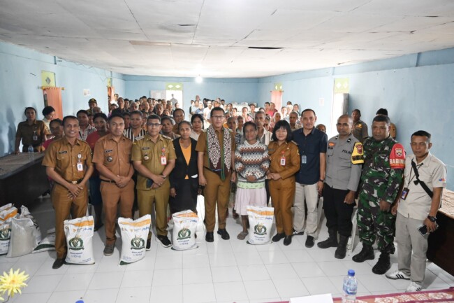 butir-beras-butir-harapan-bupati-yosef-lede-hadir-untuk-39-061-warga-kabupaten-kupang