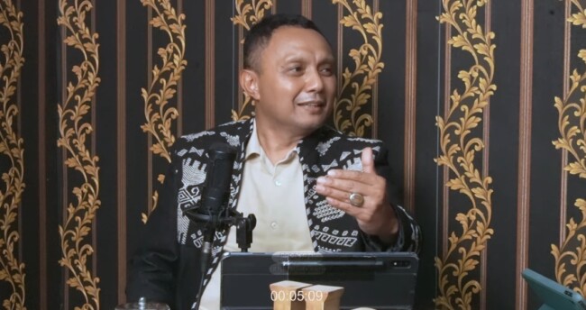 leadership-tanpa-panggung-simon-kamelasi-ungkap-rahasia-pemimpin-pelayan