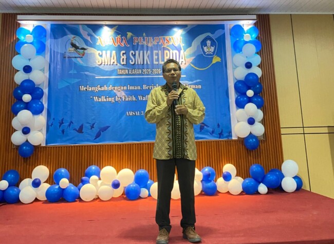 acara-pelepasan-sma-dan-smk-elpida-pdt-edwer-dethan-ajak-lulusan-pilih-kerja-atau-kuliah