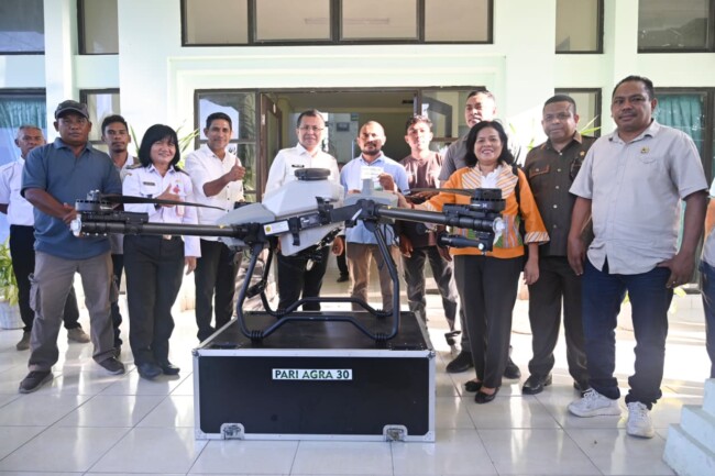 lawan-ancaman-krisis-pangan-yosef-lede-dan-dprd-turun-tangan-serahkan-alsintan-untuk-selamatkan-petani-kupang