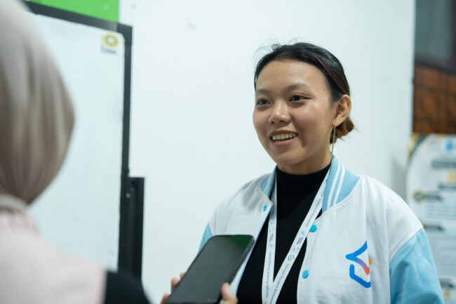 dari-kupang-ke-panggung-digital-nasional-misi-arleen-pah-membawa-ai-lebih-dekat-dengan-mahasiswa-ntt