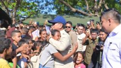 Presiden Prabowo di Tengah Anak-anak Pengungsi Nagekeo, Saat Tawa Kecil Mengalahkan Sunyinya Bencana