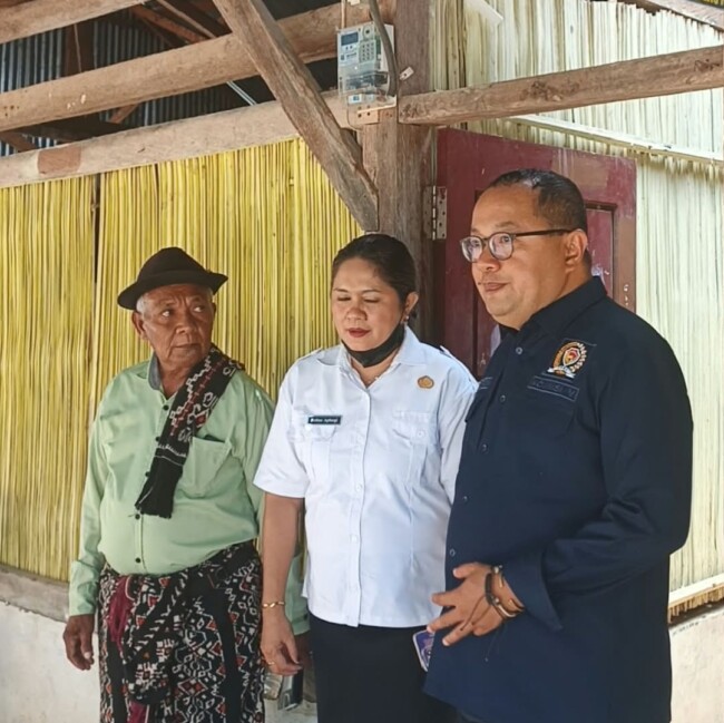 saat-ruang-kelas-memanas-carla-dan-siswa-sman-2-sulamu-berjuang-menjaga-konsentrasi