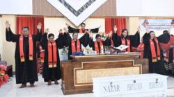 Pentahbisan Gereja GMIT Ekklesia Airkom, Yosef Lede Tantang Jemaat Perkuat Iman dan Bangun Karakter Generasi Muda 3 pentahbisan-gereja-gmit-ekklesia-airkom-yosef-lede-tantang-jemaat-perkuat-iman-dan-bangun-karakter-generasi-muda