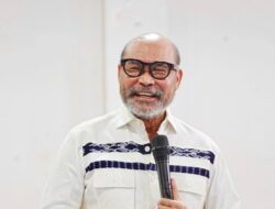 Dukung Pendidikan Berbasis Teknologi dan Usaha, Viktor Laiskodat Salurkan 13 Komputer dan 5 Mesin Es Krim